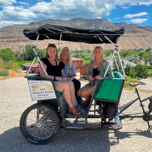 Friends on a Standard Wine Tour in Palisade with Palisade Pedicab